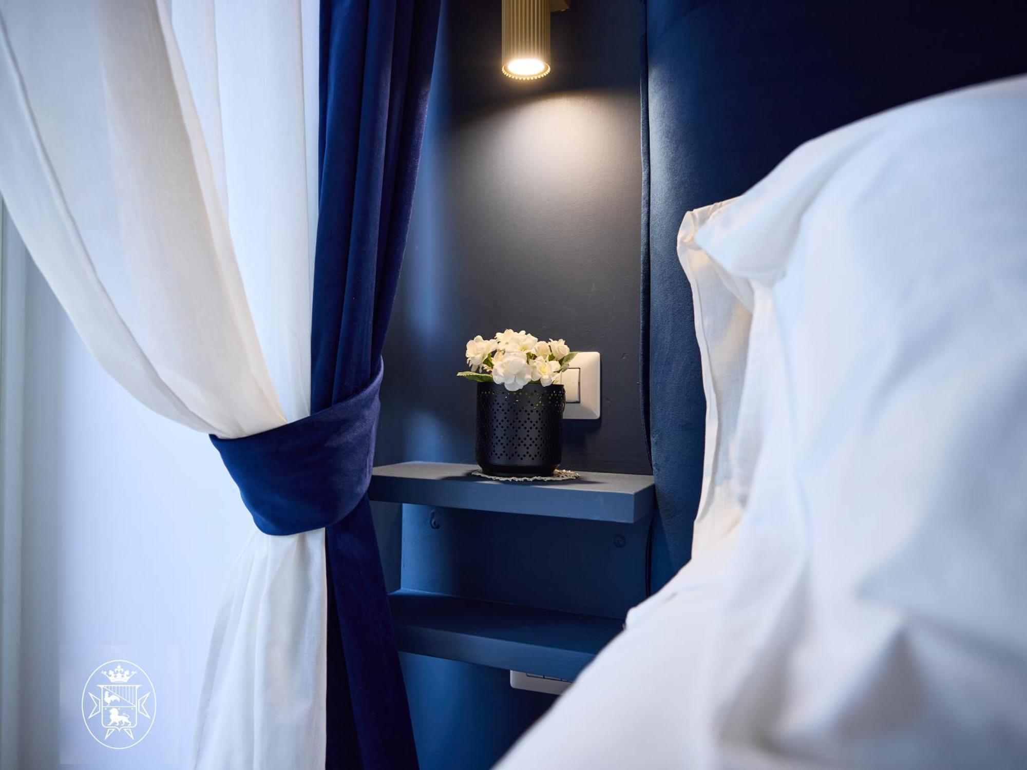 Vista Piazza Dei Martiri Bed & Breakfast เนเปิลส์ ภายนอก รูปภาพ