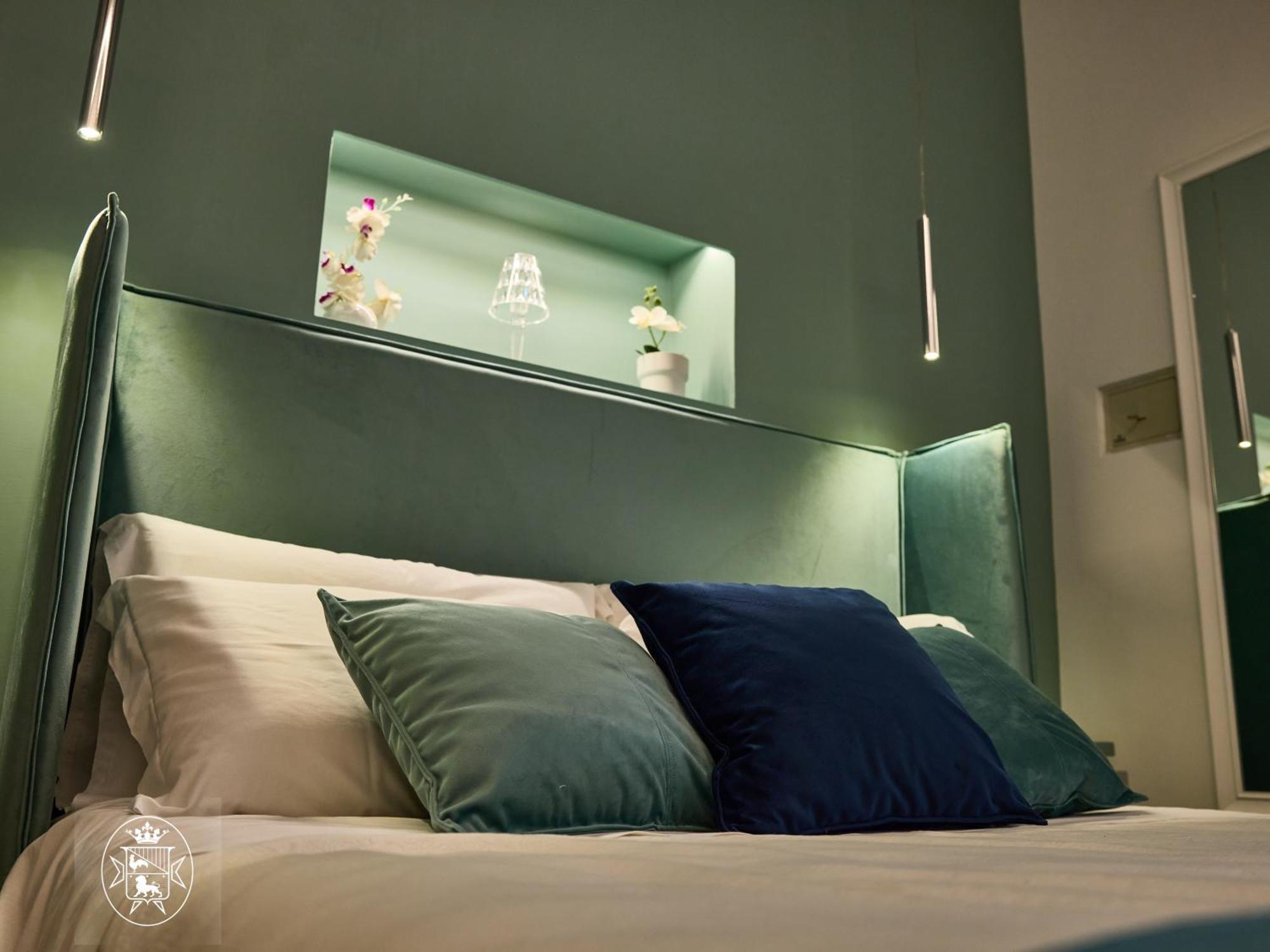 Vista Piazza Dei Martiri Bed & Breakfast เนเปิลส์ ภายนอก รูปภาพ