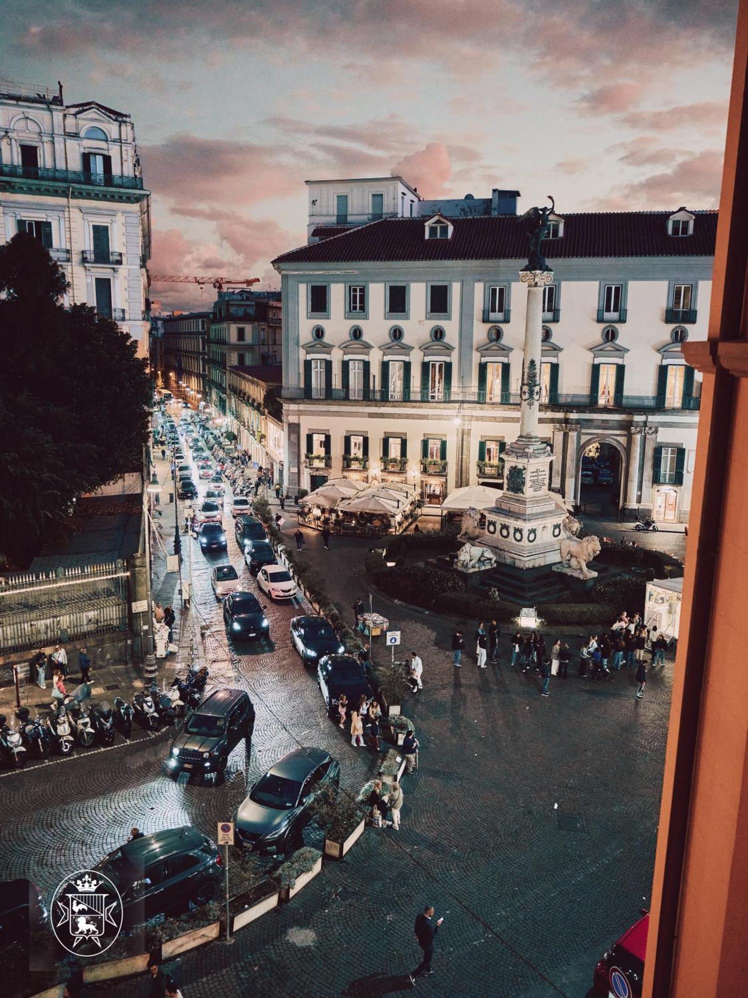 Vista Piazza Dei Martiri Bed & Breakfast เนเปิลส์ ภายนอก รูปภาพ