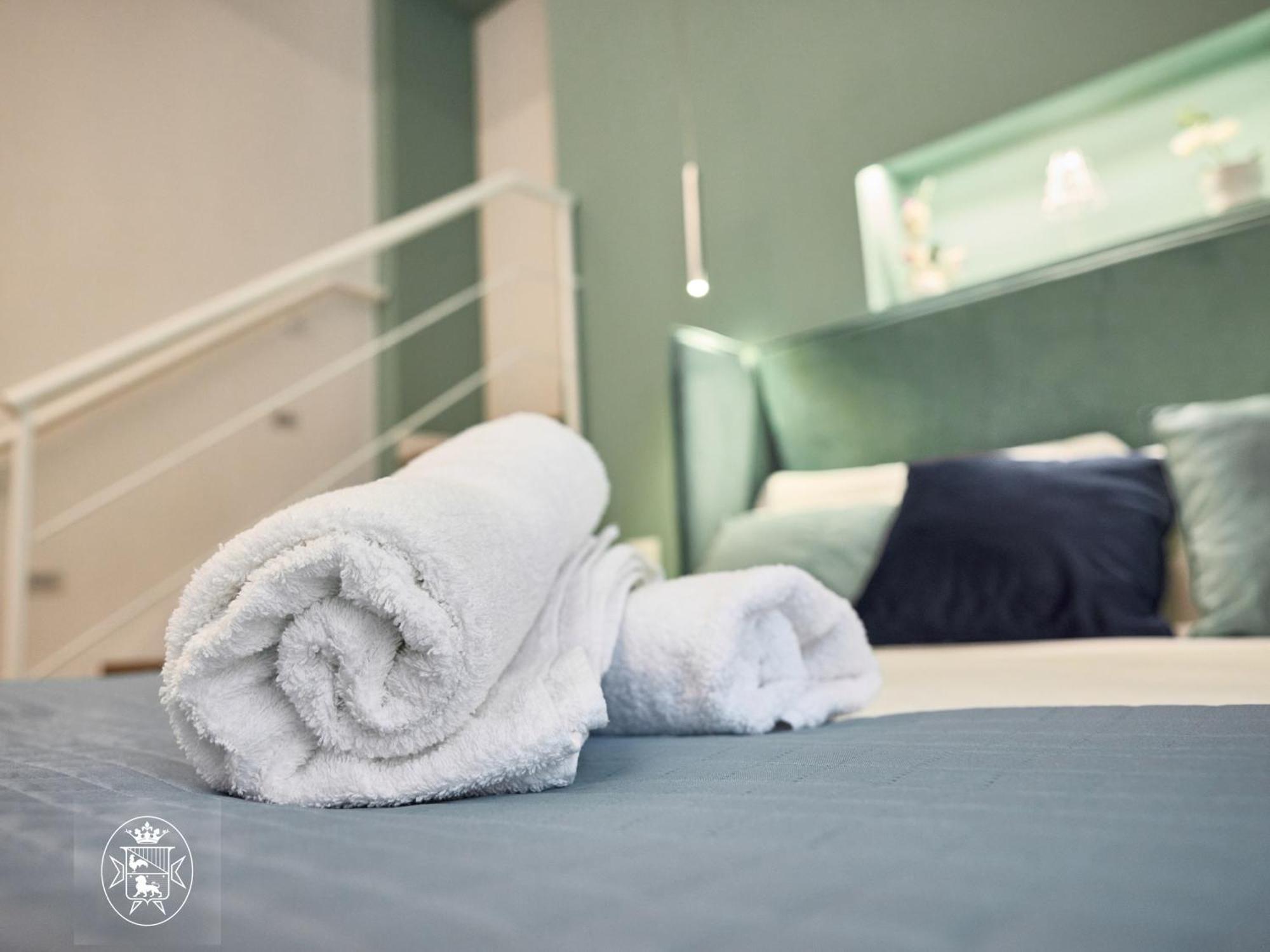Vista Piazza Dei Martiri Bed & Breakfast เนเปิลส์ ภายนอก รูปภาพ